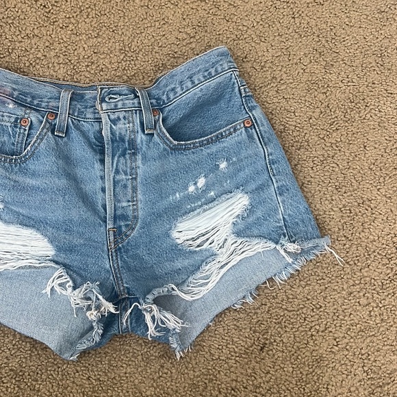 LEVI’S denim shorts - Picture 2 of 2